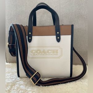 coach field tote 22 (Like New)